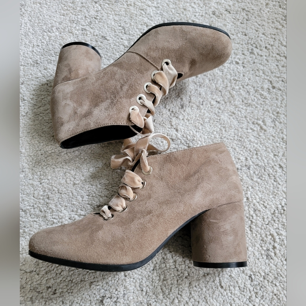 Lola Miller  bootie size 37 😍